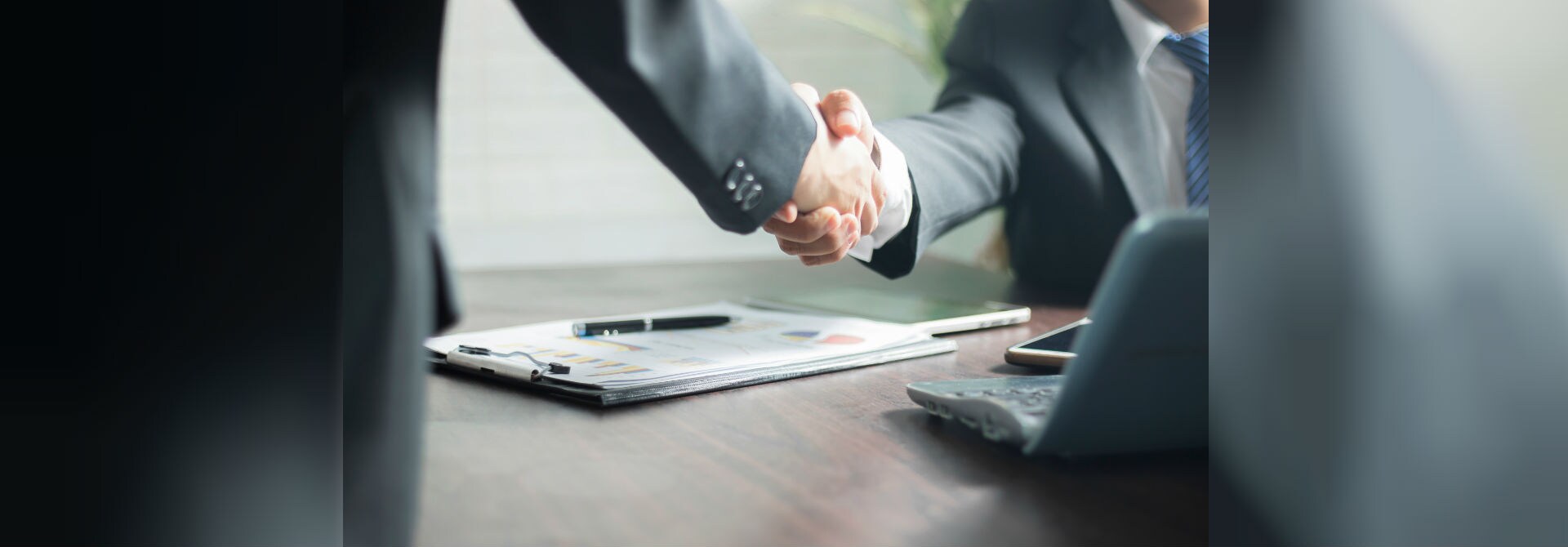 contract analysis-bg